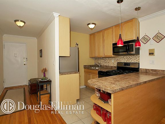 2nd image of 80 William St #2A