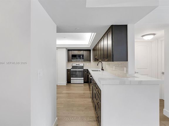 5th image of 3200 Port Royale Dr N APT 205