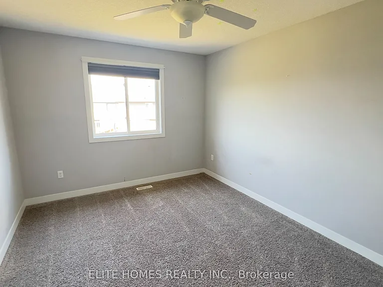 1942 Foxridge Cres — Photo 16