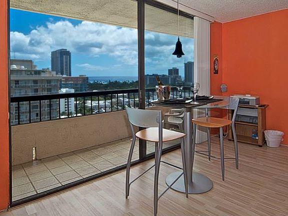 Relax w/expansive views