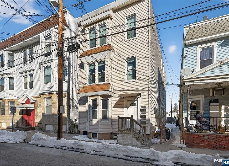 1st image of 229 Patterson St