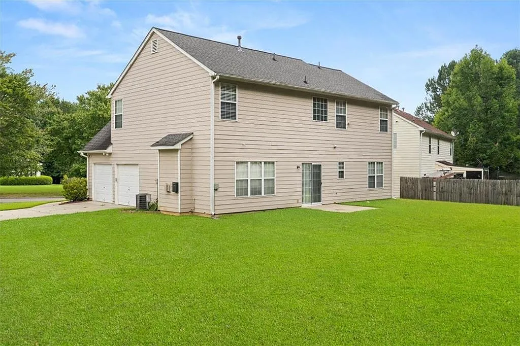 3 bed, 2.5 bath, 2062 sqft, $2,450 — Photo 4