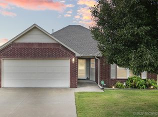 2505 Highwood Pl, Claremore, OK 74017