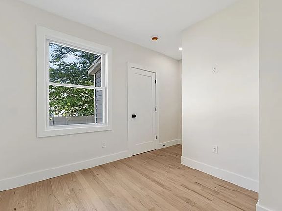 5th image of 412 Davis Ave #2