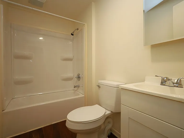 2226B Greenlee St — Photo 6