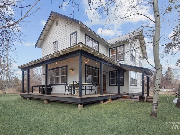 215 W Bullion St, Hailey, ID 83333