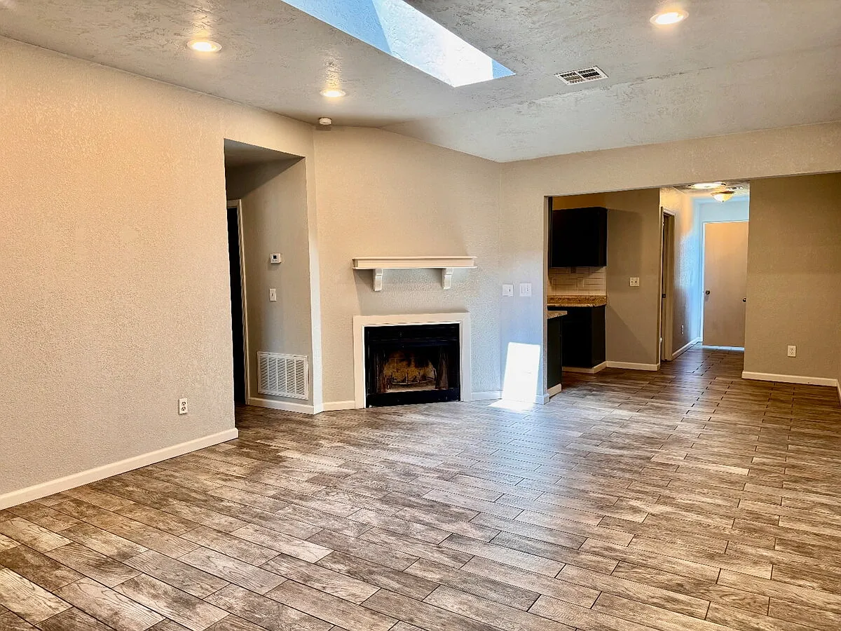 2 bed, 1.0 bath, 1100 sqft, $1,395 — Photo 4