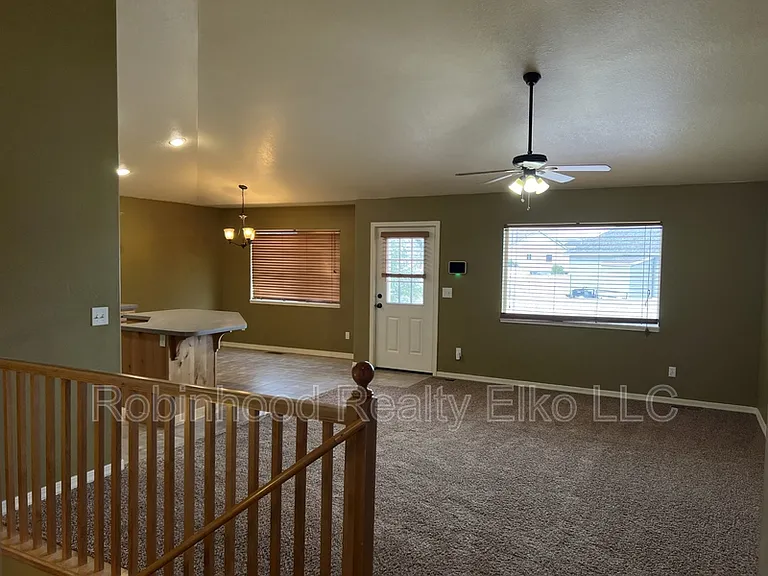 214 Brookwood Dr — Photo 3