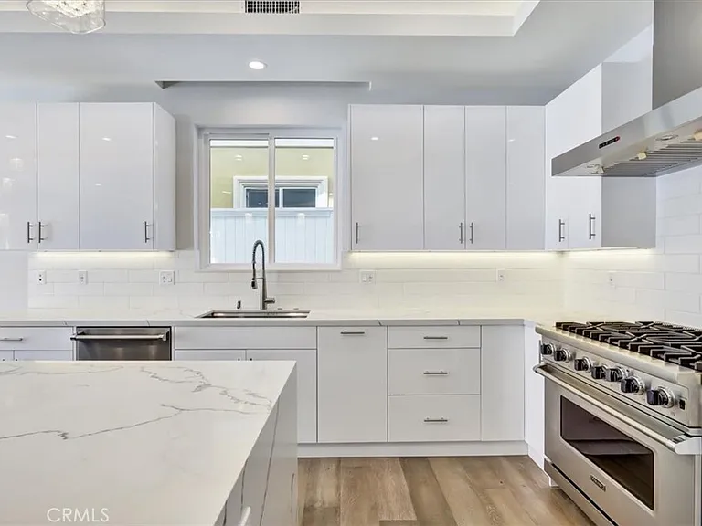 1908 Perry Ave #B — Photo 5