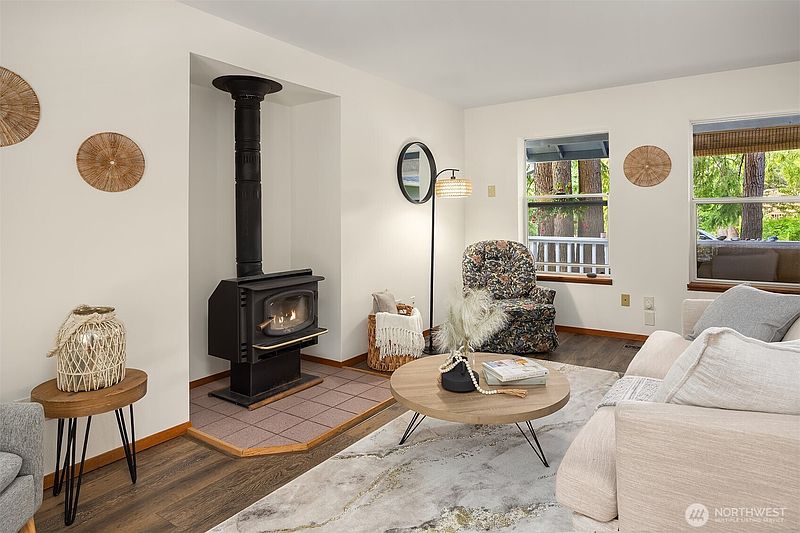 5th image of 7805 186th Street SW