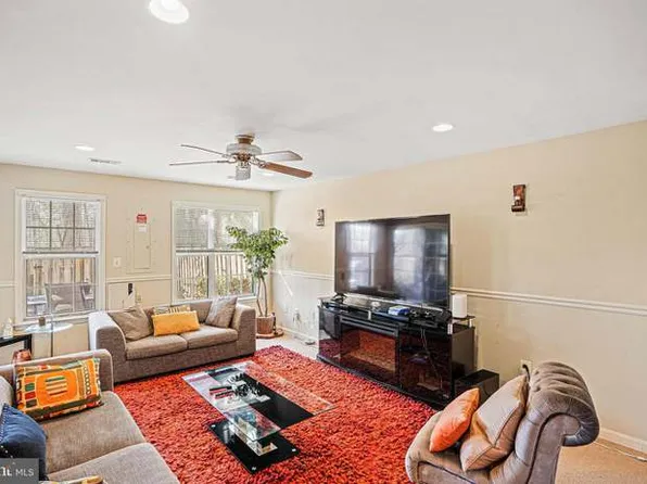 20420 Remsbury Pl, Montgomery Village, MD 20886
