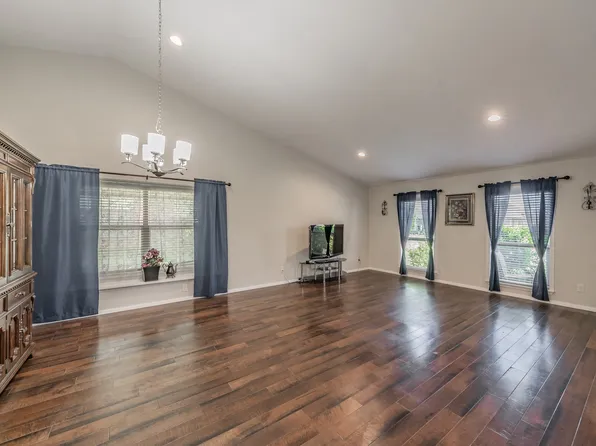 5709 Diana Dr, Garland, TX 75043