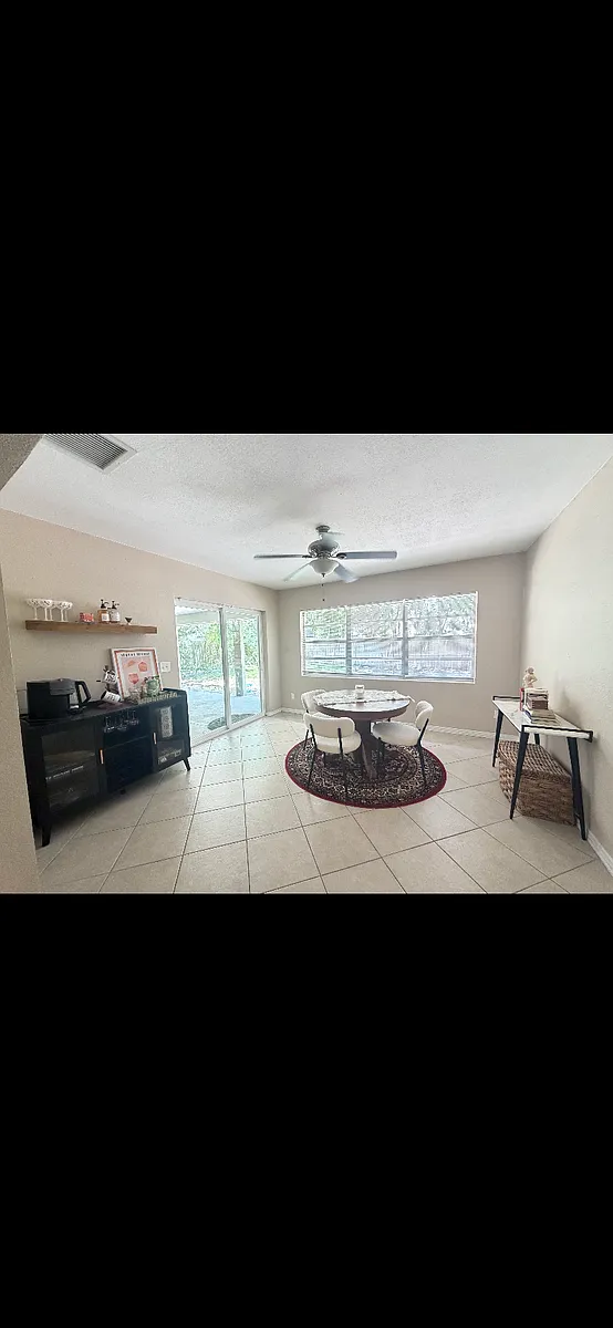 Building Photo - 1619 San Roy Dr