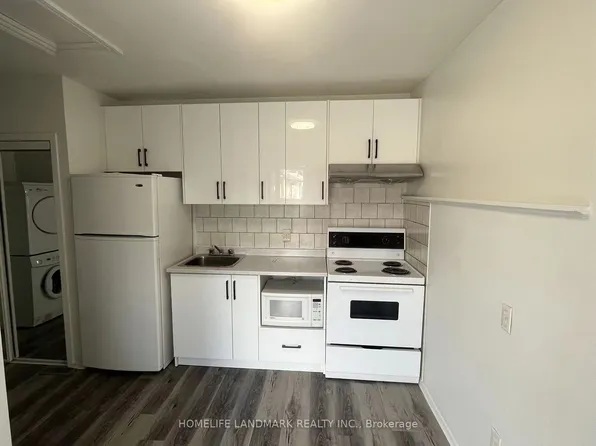 16 Cartier Cres #2, Richmond Hill, ON L4C 2N1