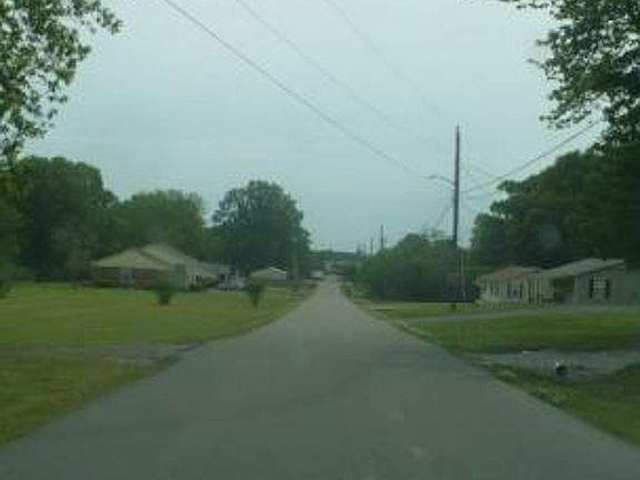 Exterior Neighborhood (street photo)