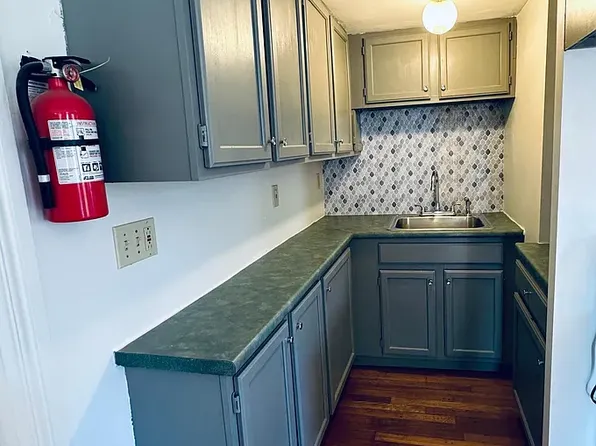 309 Dubuque St APT 3, Manchester, NH 03102