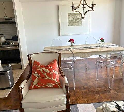3rd image of 360 Ridelle Ave #1701
