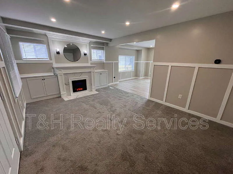3 bed, 2.5 bath, 1828 sqft, $1,750 — Photo 2