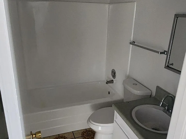 8867 Laurel Ave — Photo 2