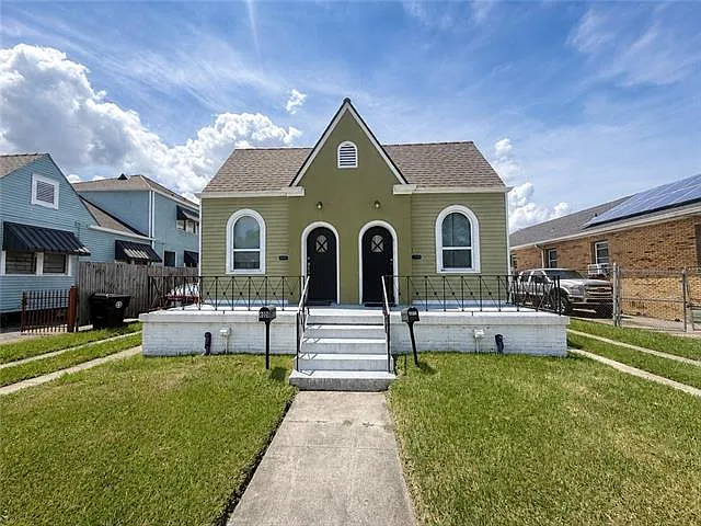 2 bed, 1.0 bath, 1200 sqft, $1,400 — Photo 1