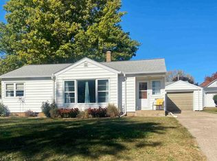 403 5th St SW, State Center, IA 50247