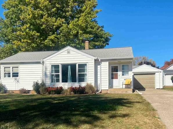403 5th St SW, State Center, IA 50247