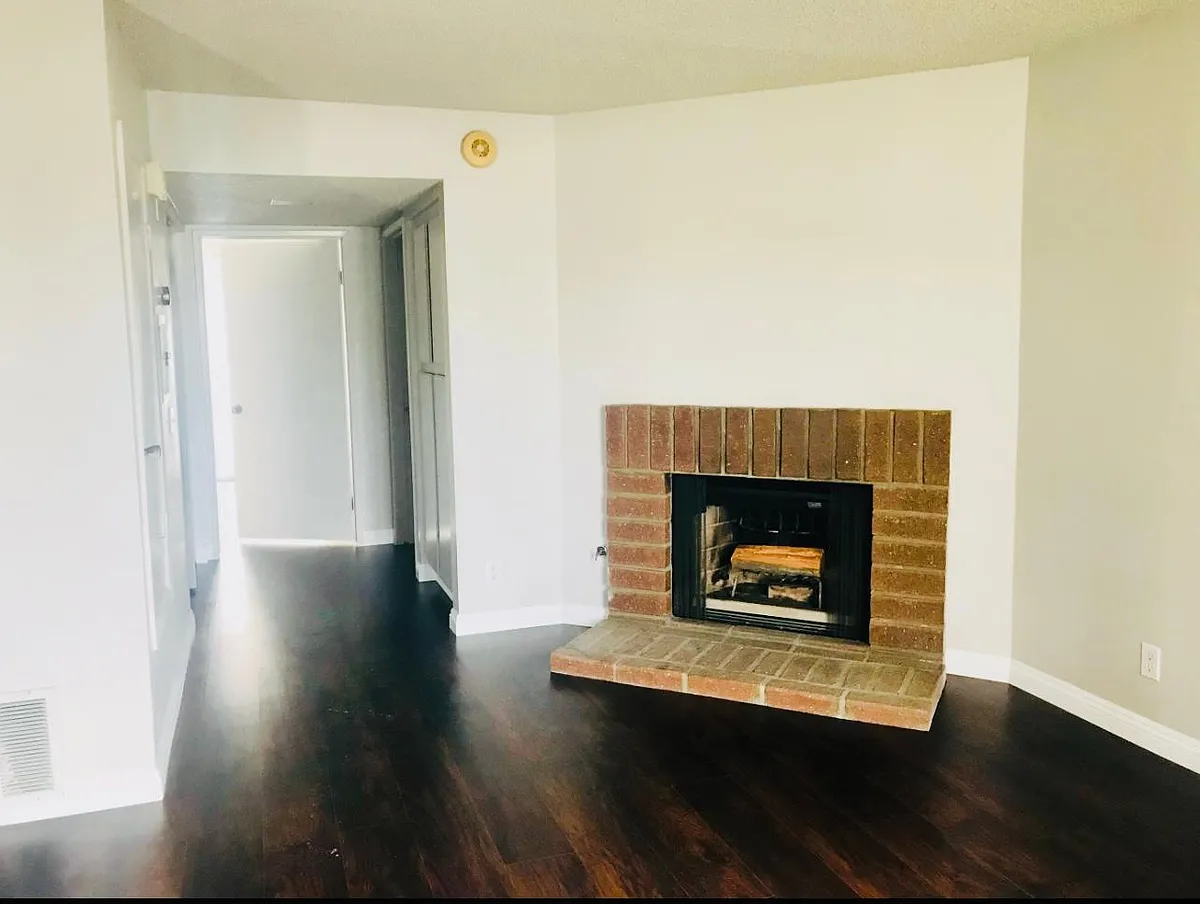 Building Photo - 1013 W Linden St #27