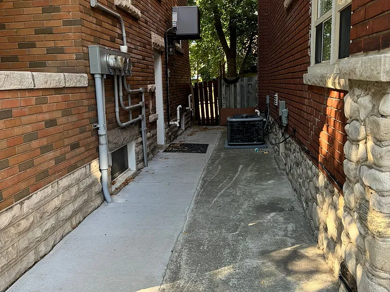 266 Dalhousie St #LOWER — Photo 2