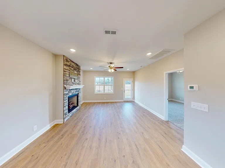 525 Herman Dr — Photo 3