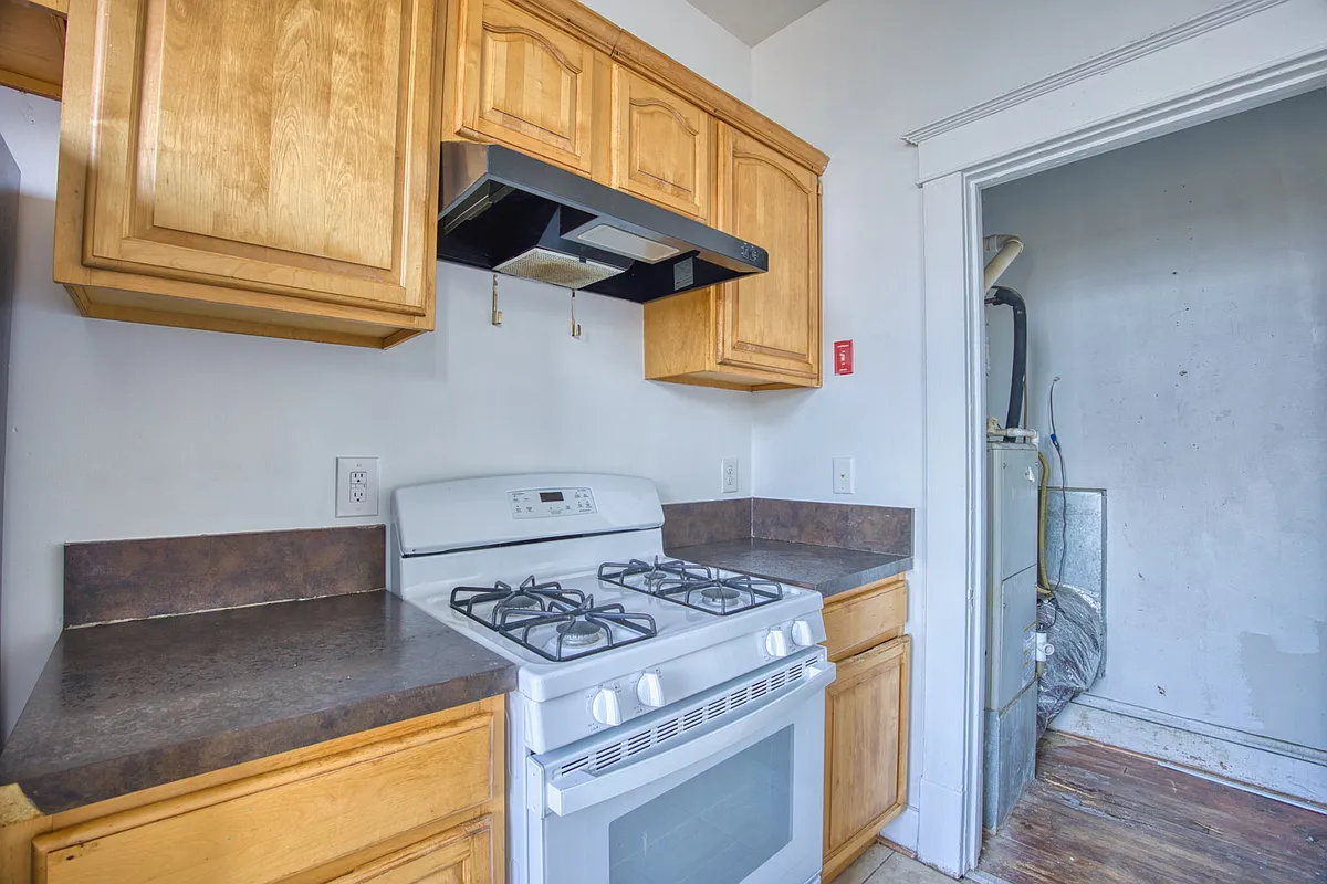 Building Photo - 230 E 40th St #C3