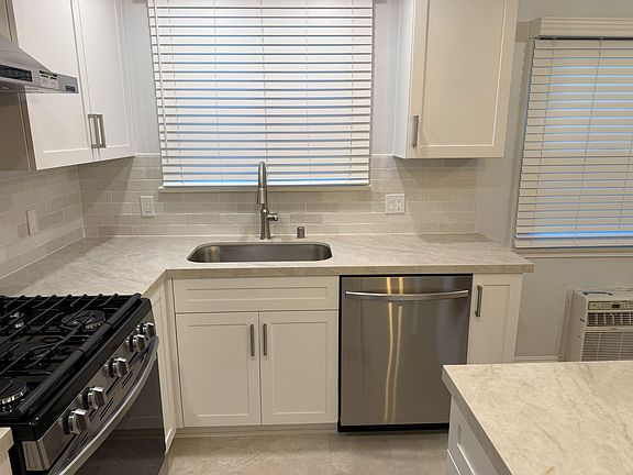 5th image of 4125 1/2 W Toluca Lake Ave #4123-1/2