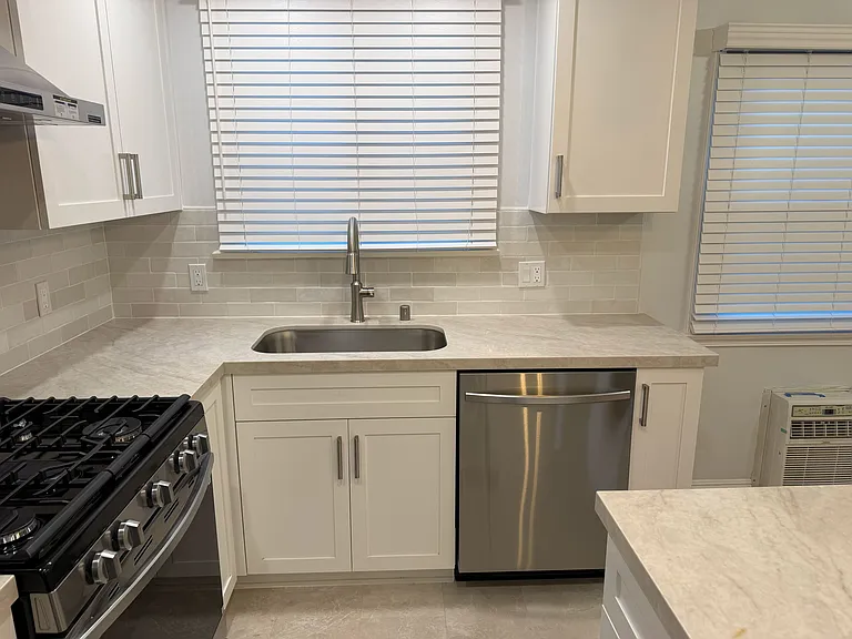 4125 1/2 W Toluca Lake Ave #4123-1/2 — Photo 5
