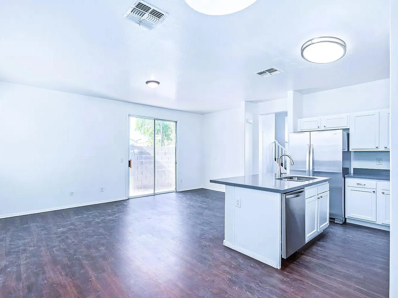 4 bed, 2.5 bath, 1600 sqft, $1,650 — Photo 3