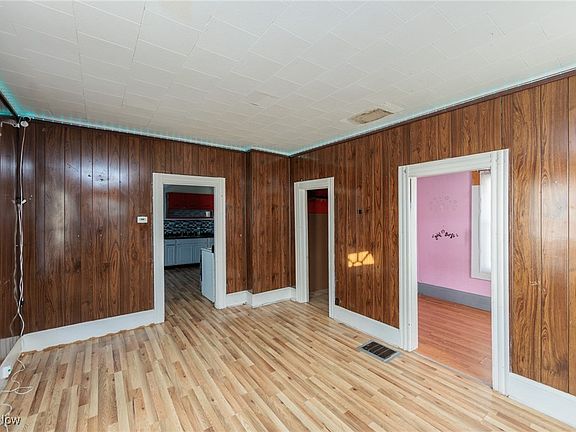 5th image of 3326 W 61st St
