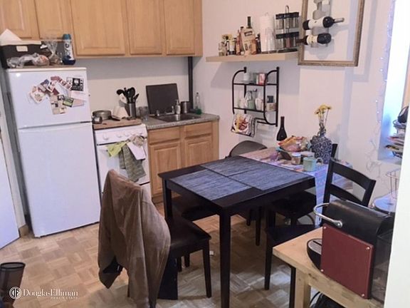 3rd image of 321 E 85th St APT 1C