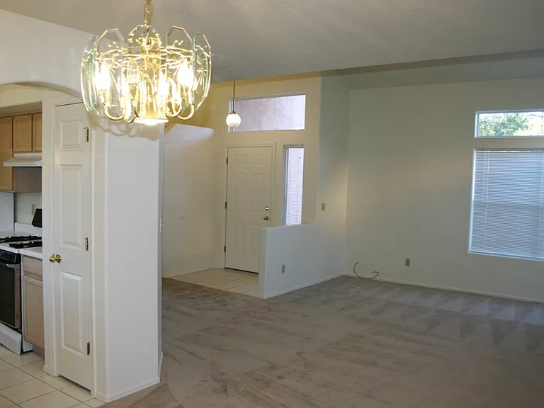 3673 W Pony Trl — Photo 2