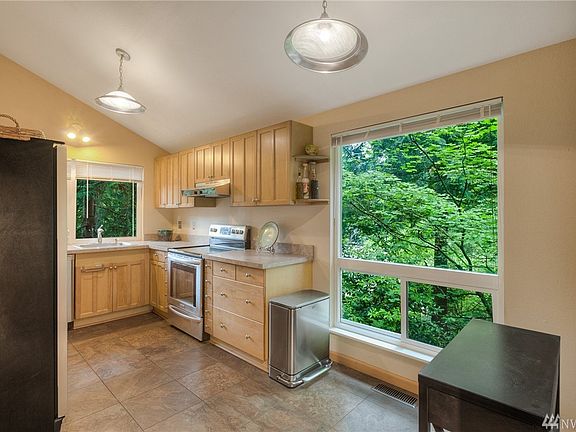 4th image of 18225 35th Ave NE