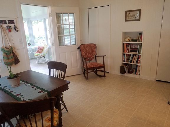 Back sunroom toward closet Legion St