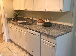 2247 Castle Rock Sq APT 2B, Reston, VA 20191