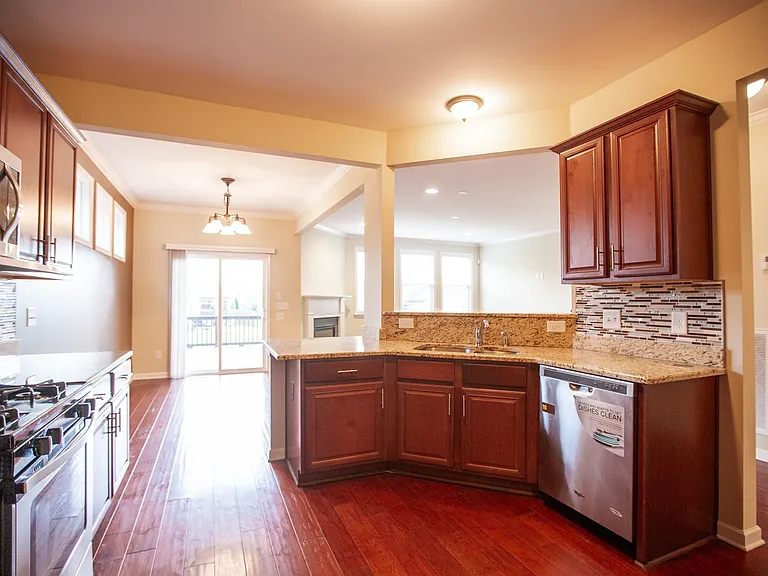 2124 Kirkwood Dr — Photo 18