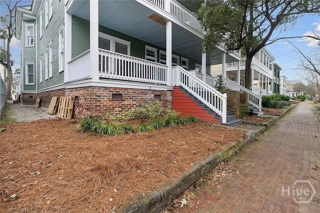 Building Photo - 413 E Waldburg St #B