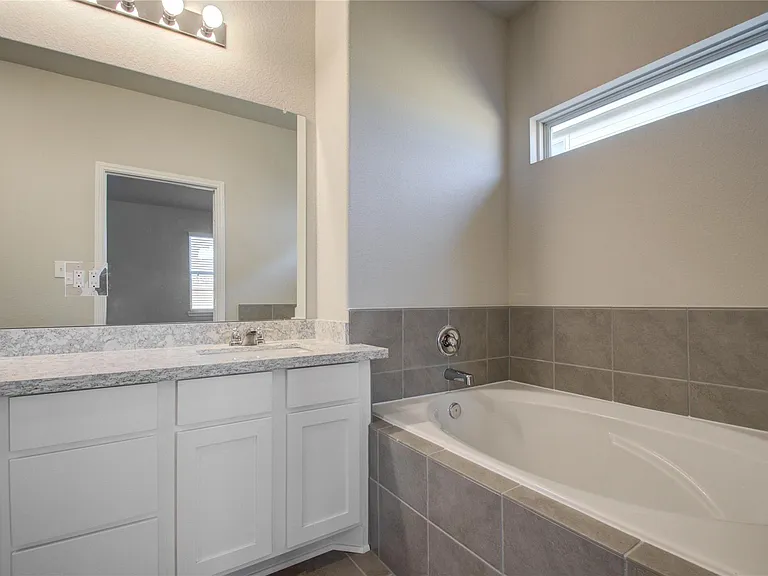 8418 Beacon Bay Cir — Photo 34