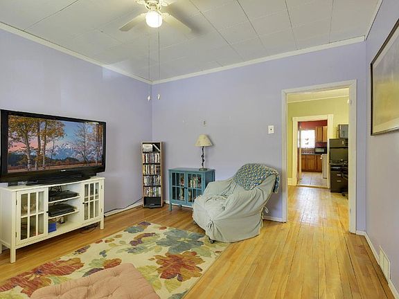 4th image of 765 Hyacinth Ave E