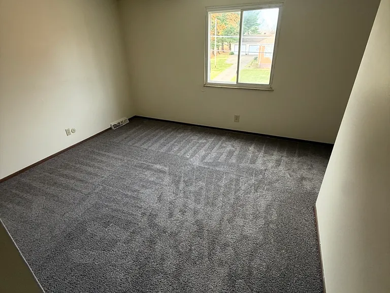 324 Werley Rd N — Photo 9