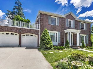 215 Kilburn Rd, Garden City, NY 11530