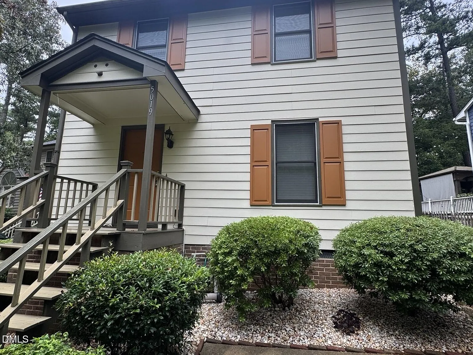 3 bed, 2.5 bath, 1309 sqft, $2,300 — Photo 2