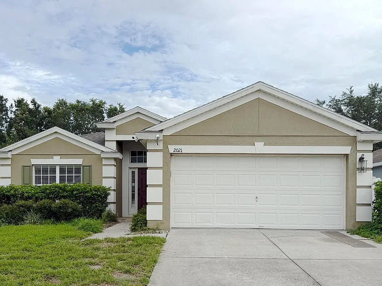 2021 Crossvine Ln — Photo 1