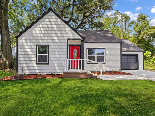 4241 Forest Dr, Port Arthur, TX 77642
