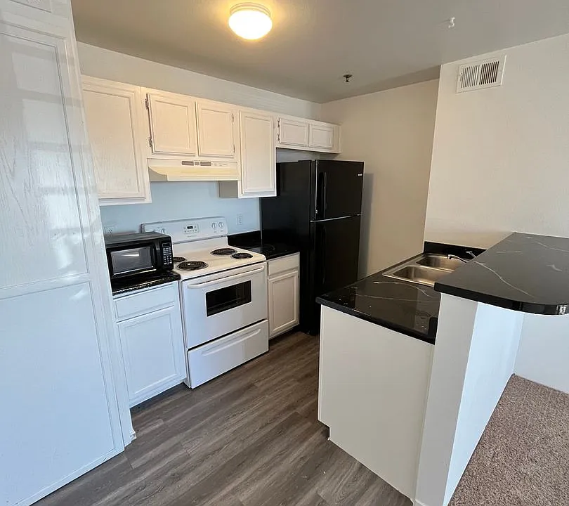 1381 E University Ave #304