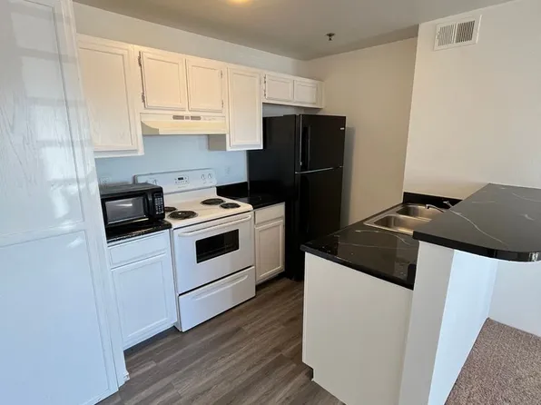 1381 E University Ave APT 304, Las Vegas, NV 89119